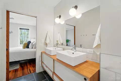 Bath - 1428 Main St, Cincinnati, OH 45202 photo 7 of 8