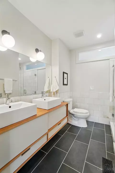 Bath - 1428 Main St, Cincinnati, OH 45202 photo 6 of 8