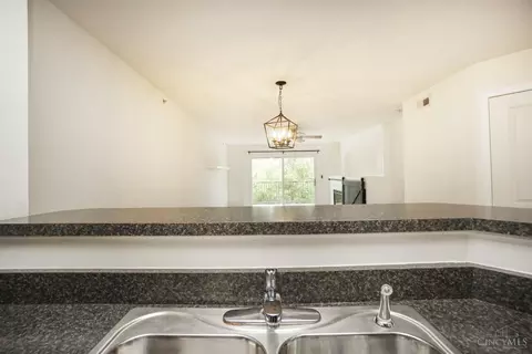 Kitchen - 1492 Shadowood Trl, Hamilton Township, OH 45039 photo 6 of 6