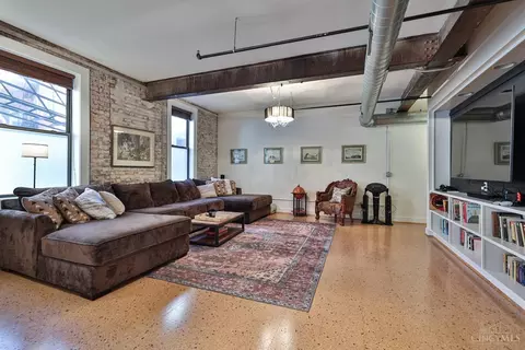 Living - 512 Reading Rd, Cincinnati, OH 45202 photo 2 of 4