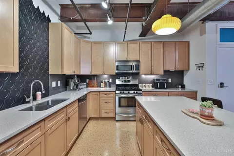 Kitchen - 512 Reading Rd, Cincinnati, OH 45202 photo 3 of 5