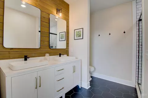 Bath - 3461 Bevis Ave, Cincinnati, OH 45207 photo 2 of 3