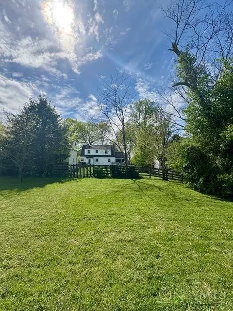 Exterior - 9714 Winton Rd, Cincinnati, OH 45231 photo 5 of 7