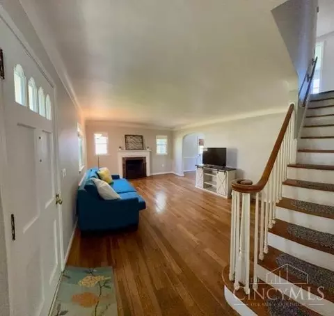 Entry Way - 9714 Winton Rd, Cincinnati, OH 45231 photo 1 of 2