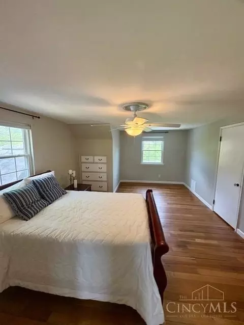 Bedroom - 9714 Winton Rd, Cincinnati, OH 45231 photo 2 of 5