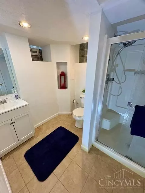 Bath - 9714 Winton Rd, Cincinnati, OH 45231 photo 4 of 4