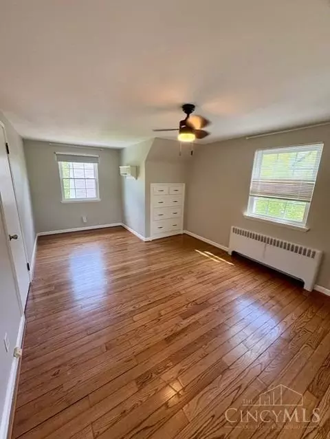 Bedroom - 9714 Winton Rd, Cincinnati, OH 45231 photo 4 of 5
