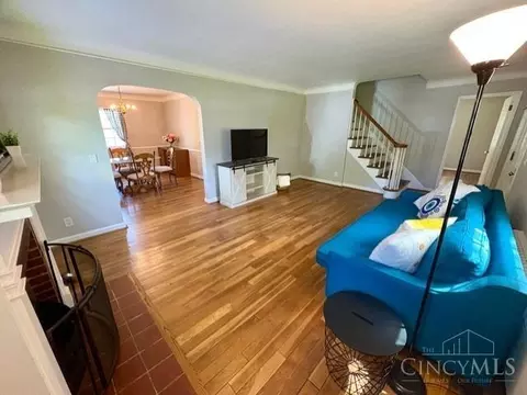 Living - 9714 Winton Rd, Cincinnati, OH 45231 photo 2 of 3