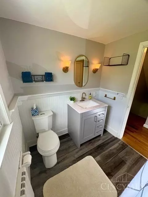 Bath - 9714 Winton Rd, Cincinnati, OH 45231 photo 2 of 4