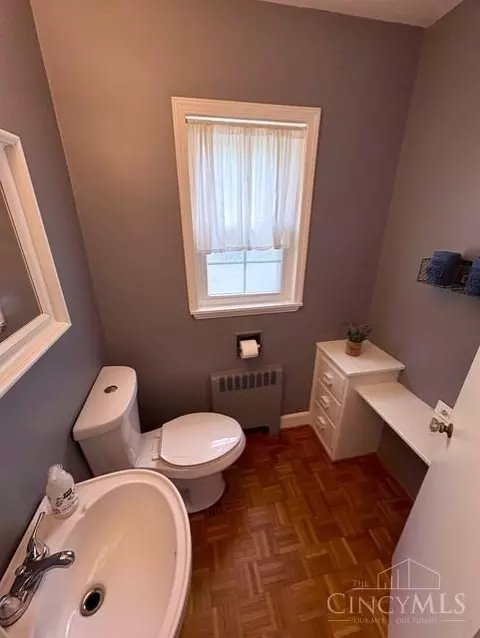 Bath - 9714 Winton Rd, Cincinnati, OH 45231 photo 1 of 4