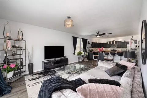 Living - 5986 Wanderling Ln, Cincinnati, OH 45237 photo 2 of 2