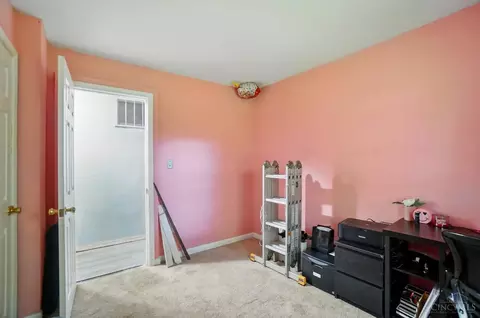 Bedroom - 2489 Schon Dr, Cincinnati, OH 45231 photo 1 of 3