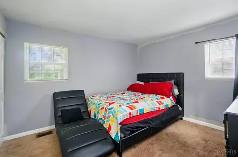 Bedroom - 2489 Schon Dr, Cincinnati, OH 45231 photo 3 of 3