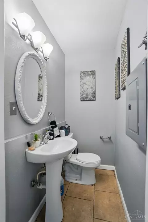 Bath - 2489 Schon Dr, Cincinnati, OH 45231 photo 1 of 2