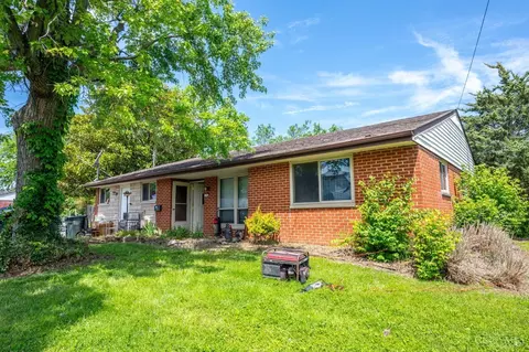 156 Ruskin Dr, Springdale, OH 45246