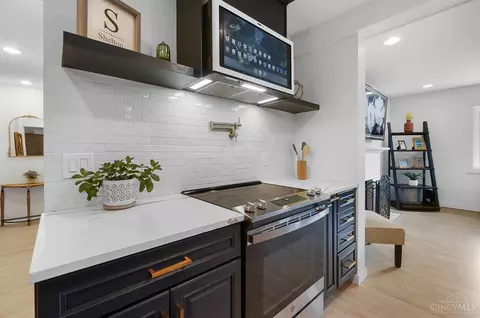 Kitchen - 8203 Forest Rd, Cincinnati, OH 45255 photo 5 of 7