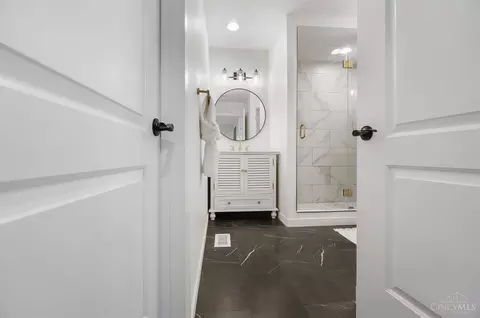 Entry Way - 8203 Forest Rd, Cincinnati, OH 45255 photo 5 of 7