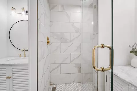 Bath - 8203 Forest Rd, Cincinnati, OH 45255 photo 3 of 8