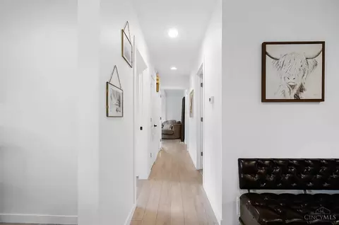 Entry Way - 8203 Forest Rd, Cincinnati, OH 45255 photo 3 of 7