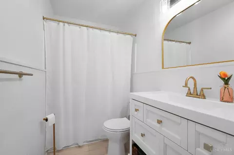 Bath - 8203 Forest Rd, Cincinnati, OH 45255 photo 6 of 8
