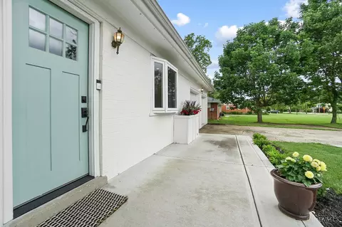 Exterior - 8203 Forest Rd, Cincinnati, OH 45255 photo 7 of 22