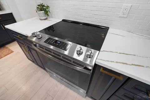 Kitchen - 8203 Forest Rd, Cincinnati, OH 45255 photo 6 of 7