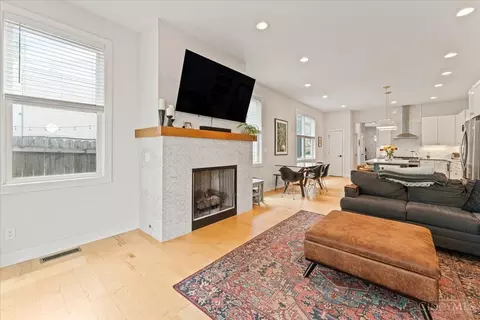 Living - 2948 Hackberry St, Cincinnati, OH 45206 photo 3 of 6