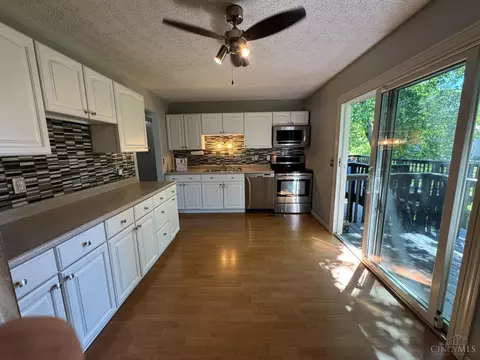 Kitchen - 7973 Autumnwind Dr, Cincinnati, OH 45249 photo 2 of 3