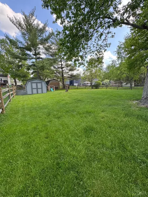 Exterior - 7973 Autumnwind Dr, Cincinnati, OH 45249 photo 4 of 5