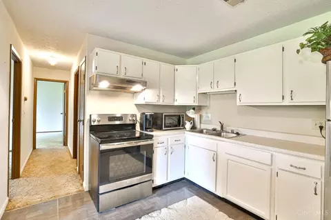 543 Davis Rd, Cincinnati, OH 45255 photo 8