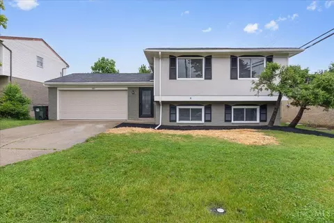 887 Halesworth Dr, Forest Park, OH 45240