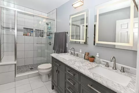 Bath - 1007 John St, Cincinnati, OH 45203 photo 3 of 8