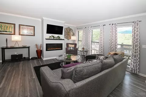 Living - 1007 John St, Cincinnati, OH 45203 photo 3 of 3