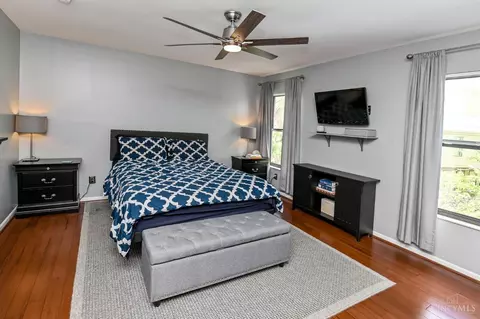 Bedroom - 1007 John St, Cincinnati, OH 45203 photo 2 of 4