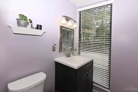 Bath - 1007 John St, Cincinnati, OH 45203 photo 1 of 8