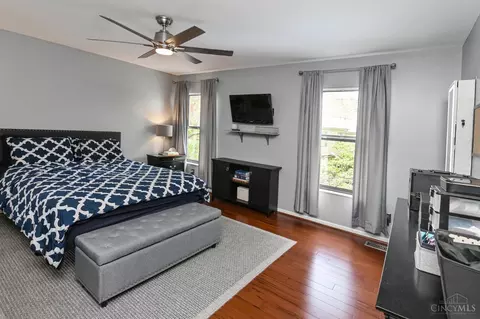 Bedroom - 1007 John St, Cincinnati, OH 45203 photo 3 of 4