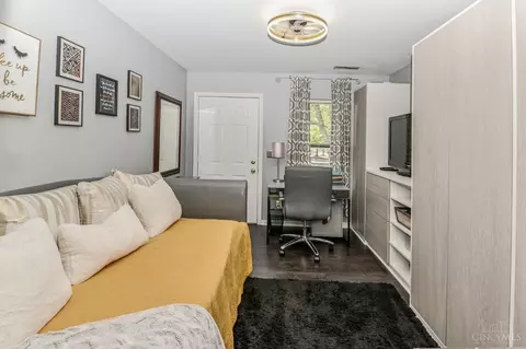 Bedroom - 1007 John St, Cincinnati, OH 45203 photo 4 of 4