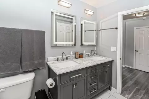 Bath - 1007 John St, Cincinnati, OH 45203 photo 2 of 8