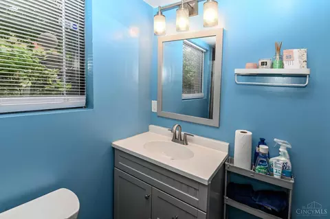 Bath - 1007 John St, Cincinnati, OH 45203 photo 6 of 8