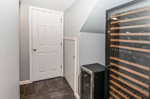 Entry Way - 1007 John St, Cincinnati, OH 45203 photo 3 of 3