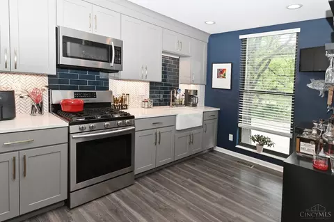 Kitchen - 1007 John St, Cincinnati, OH 45203 photo 6 of 8