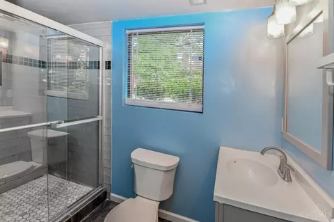 Bath - 1007 John St, Cincinnati, OH 45203 photo 8 of 8