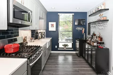Kitchen - 1007 John St, Cincinnati, OH 45203 photo 5 of 8