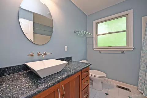 Bath - 3263 Cooper Rd, Evendale, OH 45241 photo 5 of 7