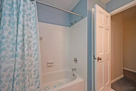 Bath - 3263 Cooper Rd, Evendale, OH 45241 photo 6 of 7