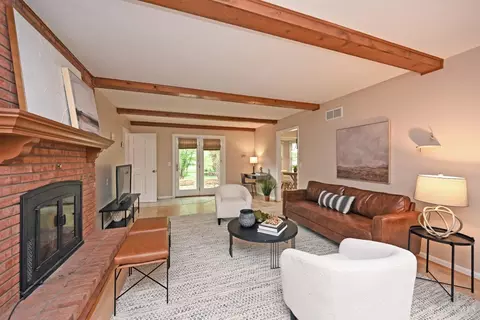 Living - 3263 Cooper Rd, Evendale, OH 45241 photo 2 of 5