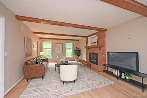 Living - 3263 Cooper Rd, Evendale, OH 45241 photo 3 of 5