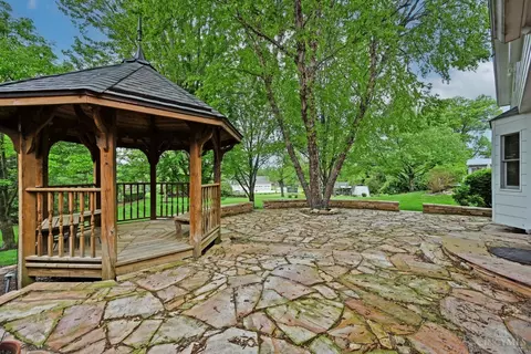 Exterior - 3263 Cooper Rd, Evendale, OH 45241 photo 2 of 9