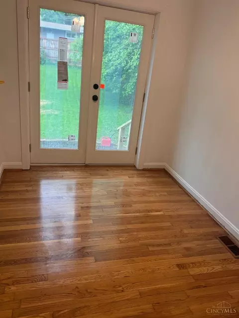 8032 Colette Ln, Cincinnati, OH 45224 photo 5