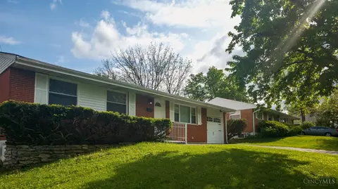883 Heatherstone Dr, Forest Park, OH 45240
